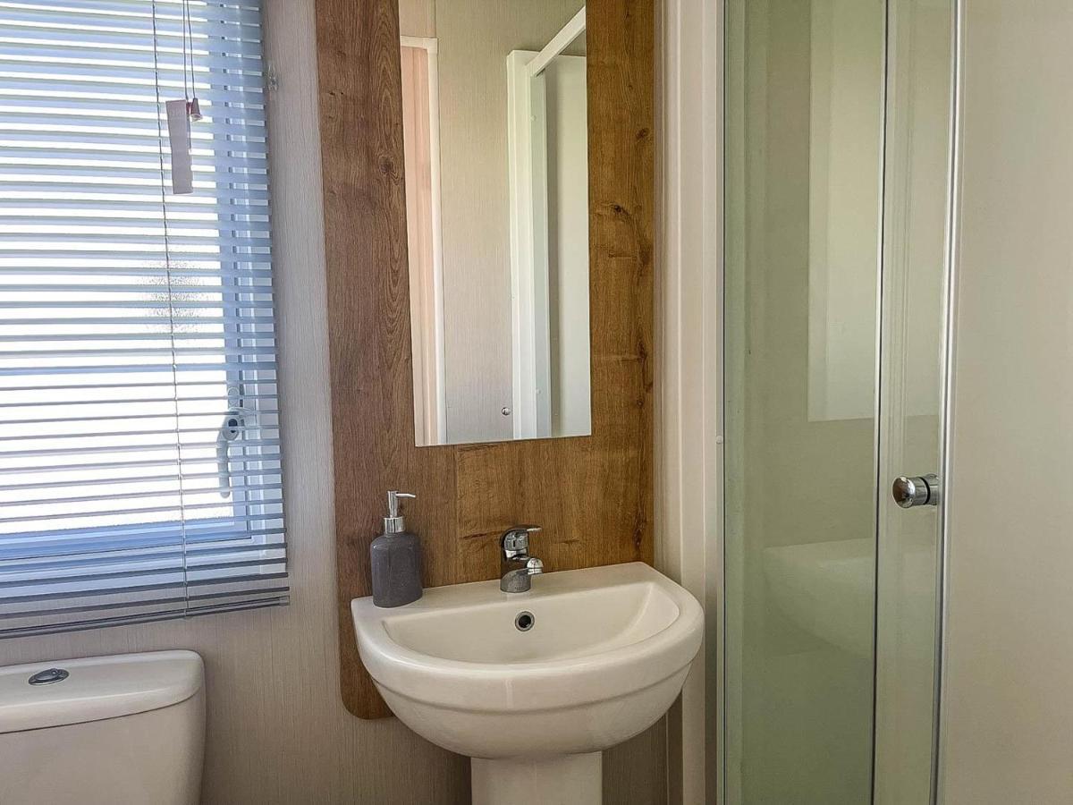 Lovely 8 Berth Caravan For Hire At Barmston Beach Holiday Park Ref 62002O Hotel Lund Exterior foto